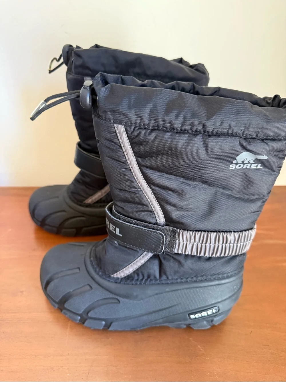 Sorel Youth Flurry Insulated Black Winter Snow Boots, size 1